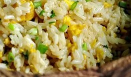 有人爆料阿华炒饭视频,揭秘炒饭制作全过程